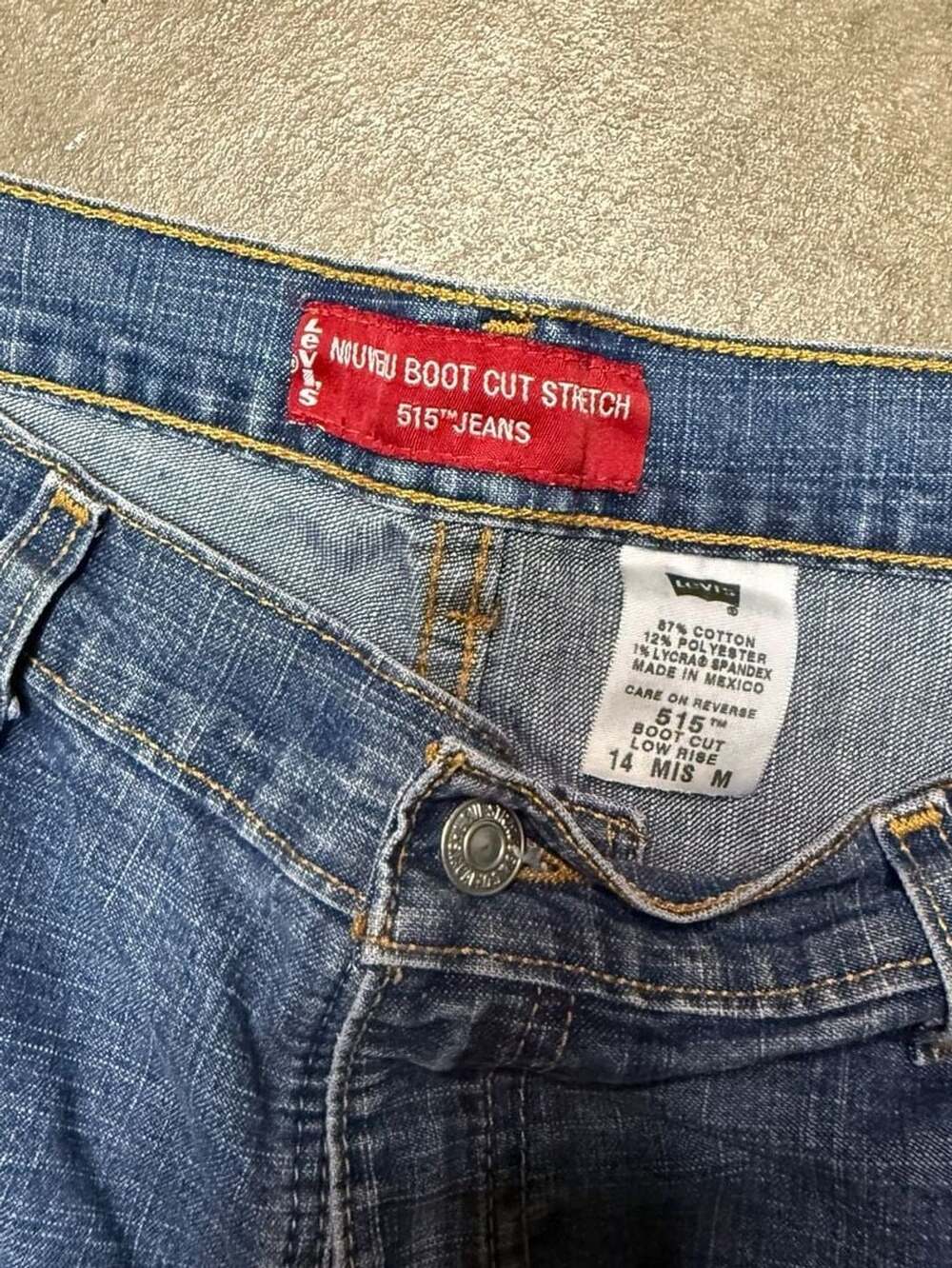 Levi's 515 Nouveau Boot Cut Stretch Jeans Size 14 Medium - Picture 2 of 3